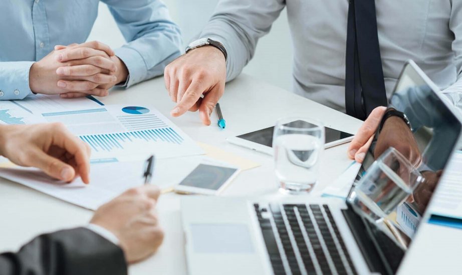 asesoria-contable-en-Valencia-ordenador-1600x800